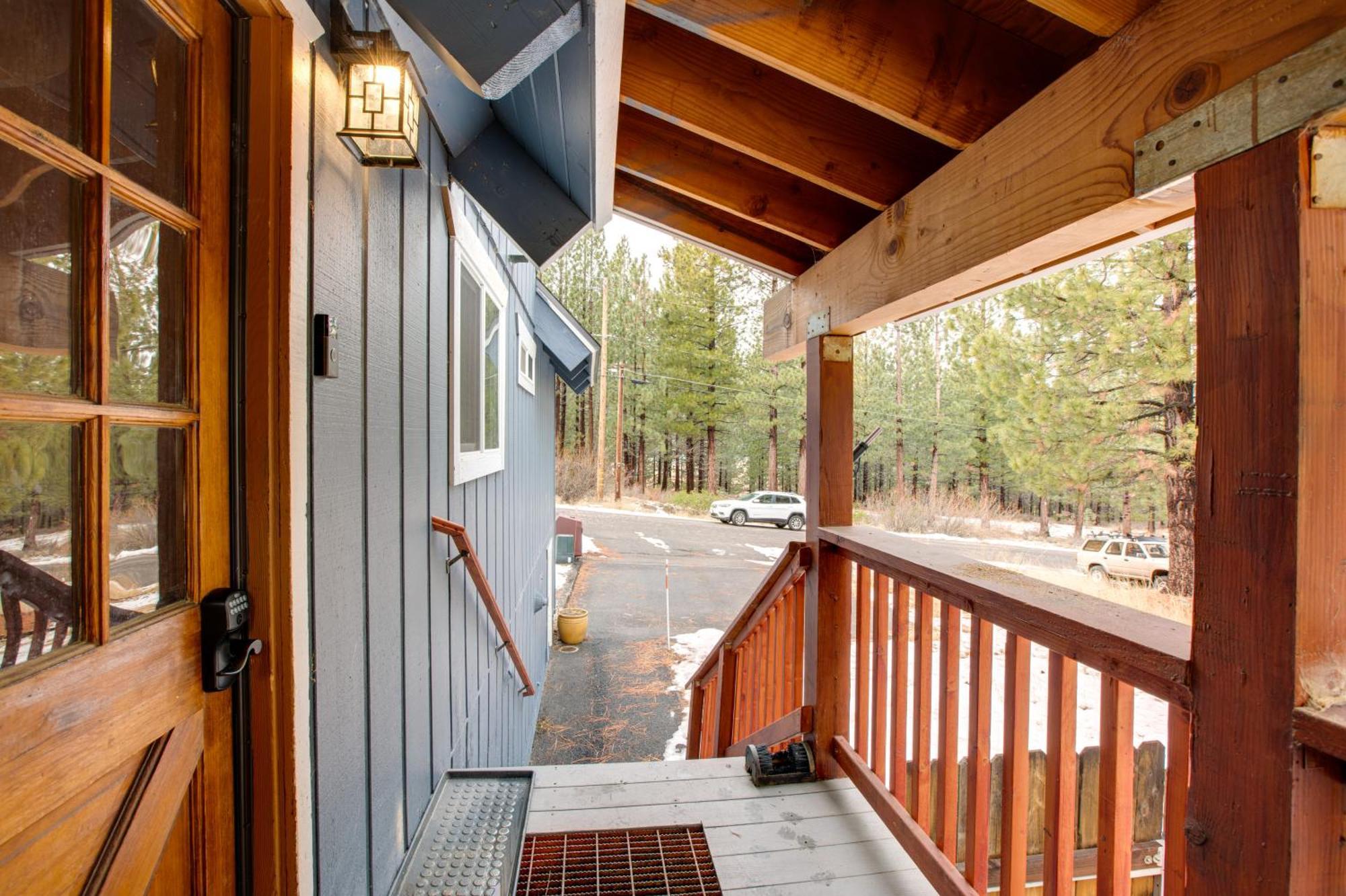 South Lake Tahoe Vacation Home With Private Hot Tub! Exterior photo