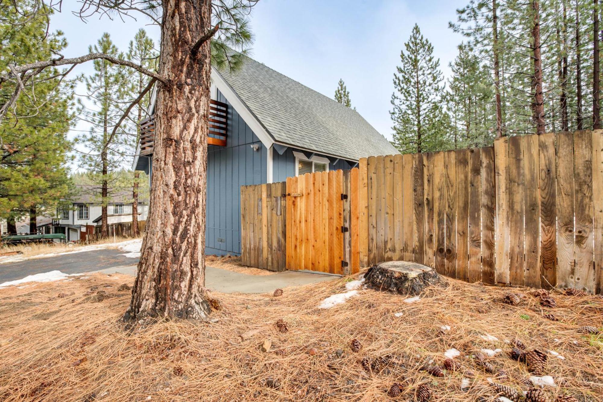 South Lake Tahoe Vacation Home With Private Hot Tub! Exterior photo